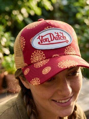 Vintage 2000s Trucker Hat Deadstock Premium Zen Oval Logo Cap Burgundy Gold NWOT Boston Oval Logo Trucker Cap by Von Dutch - 42,95 € main image 4